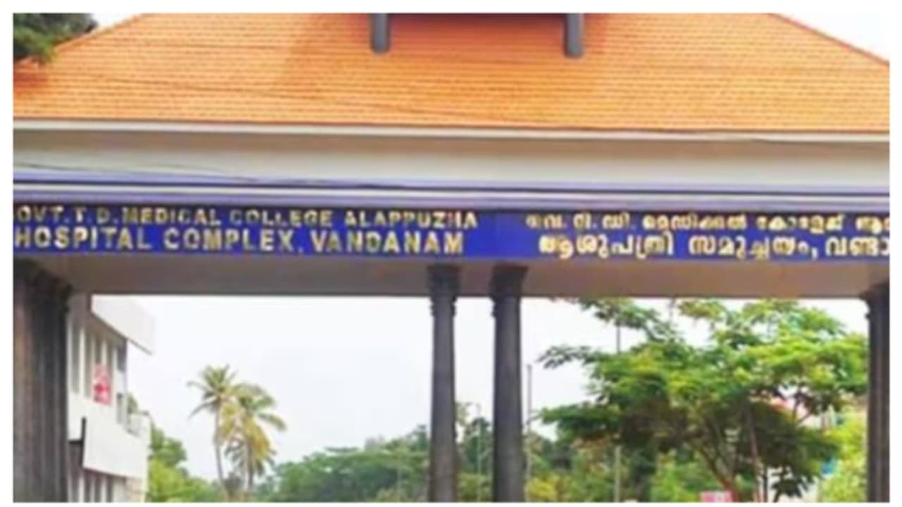 ഡിഎന്എ ഫലം വന്നു, പത്തനംതിട്ടയില് മരിച്ച വിദ്യാര്ത്ഥിനി ഗര്ഭിണിയായത് സഹപാഠിയില് നിന്നെന്ന് സ്ഥിരീകരണം ഡിഎന്എ ഫലം വന്നു, പത്തനംതിട്ടയില് മരിച്ച വിദ്യാര്ത്ഥിനി ഗര്ഭിണിയായത് സഹപാഠിയില് നിന്നെന്ന് സ്ഥിരീകരണം