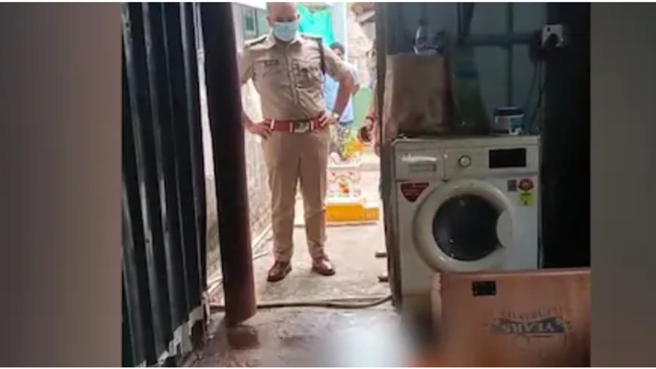 പാഴ്സൽ തുറന്നപ്പോൾ ഞെട്ടിത്തരിച്ച് യുവതി; കണ്ടത് അജ്ഞാത മൃതദേഹവും 1.3 കോടി രൂപ ആവശ്യപ്പെട്ടുള്ള കത്തും