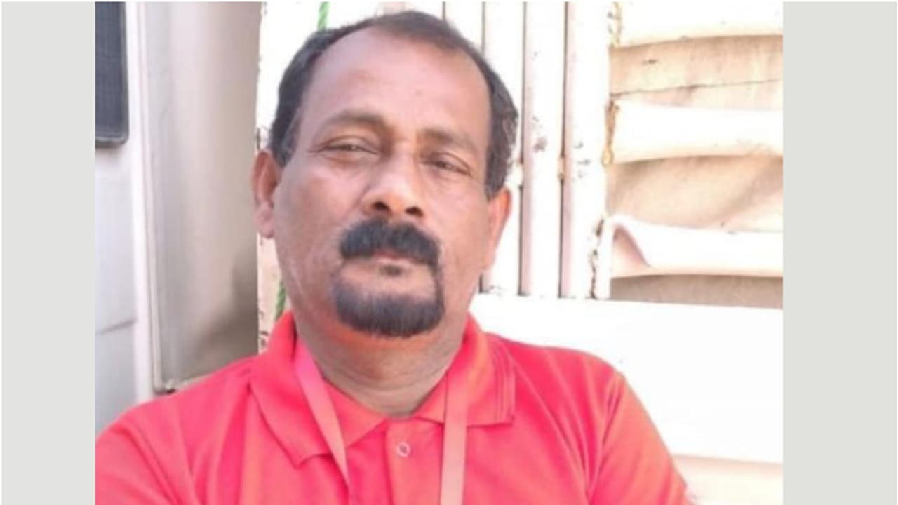 പക്ഷാഘാതം മൂലം 5 മാസമായി ചികിത്സയിൽ, നാട്ടിലെത്തിക്കാനുള്ള ഒരുക്കത്തിനിടെ ഹൃദയാഘാതം; മലയാളി റിയാദിൽ മരിച്ചു പക്ഷാഘാതം മൂലം 5 മാസമായി ചികിത്സയിൽ, നാട്ടിലെത്തിക്കാനുള്ള ഒരുക്കത്തിനിടെ ഹൃദയാഘാതം; മലയാളി റിയാദിൽ മരിച്ചു