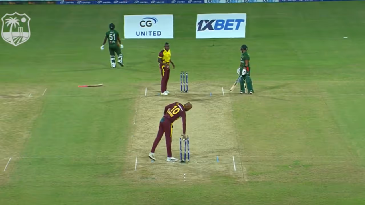 വിൻഡീസ് ബംഗ്ലാദേശ് ടി20ക്കിടെ റണ്ണൗട്ടായി ഡ്രസ്സിംഗ് റൂമിലെത്തിയ ബാറ്ററെ ഔട്ടല്ലെന്ന് കണ്ട് തിരിച്ചു വിളിച്ചു വിൻഡീസ് ബംഗ്ലാദേശ് ടി20ക്കിടെ റണ്ണൗട്ടായി ഡ്രസ്സിംഗ് റൂമിലെത്തിയ ബാറ്ററെ ഔട്ടല്ലെന്ന് കണ്ട് തിരിച്ചു വിളിച്ചു