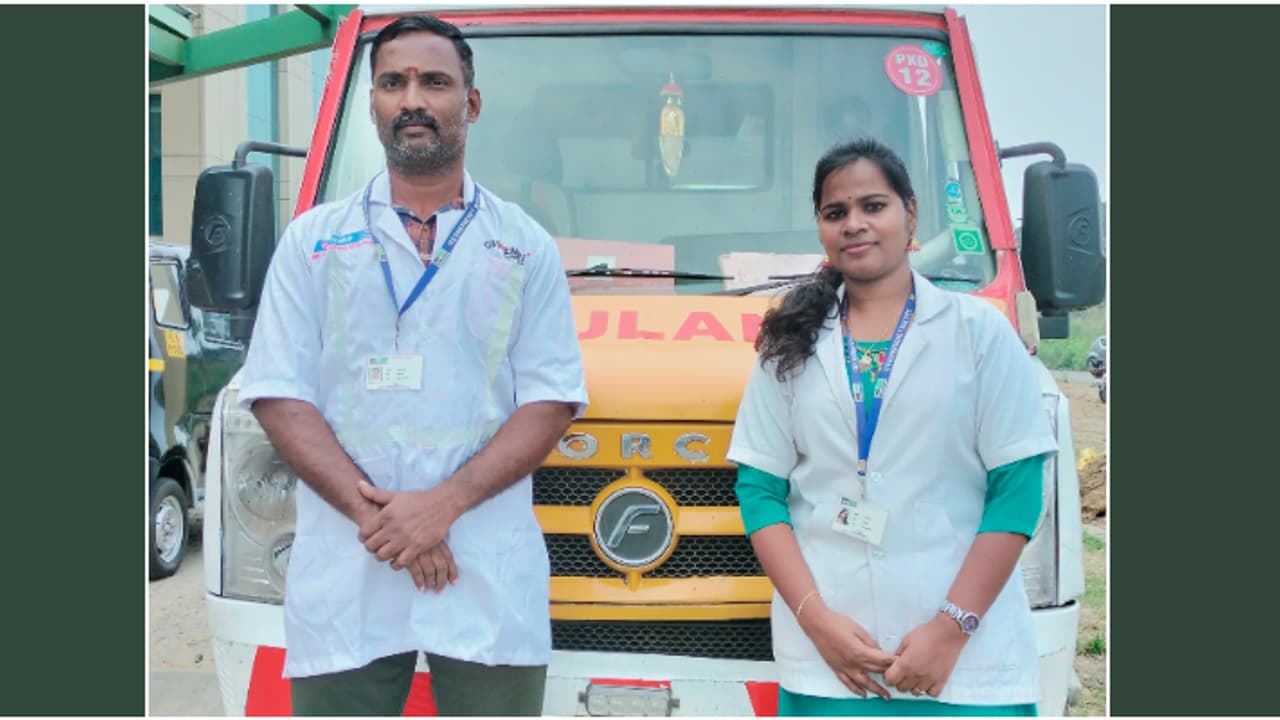 ട്രെയിനിൽ യുവതിക്ക് പ്രസവ വേദന; പാലക്കാടെത്തിയപ്പോൾ പാഞ്ഞെത്തി 108 ആംബുലൻസ്, പ്രസവമെടുത്ത് മെഡിക്കൽ ടെക്നീഷ്യൻ