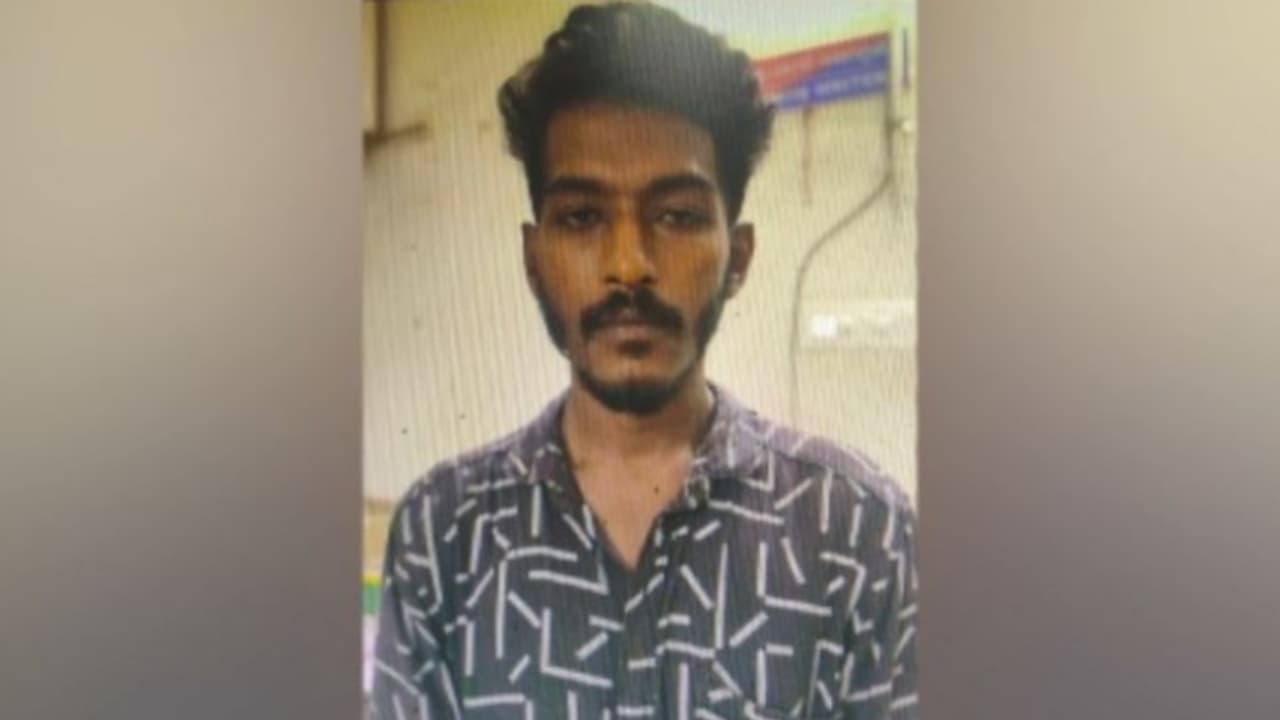 റൗഡി ലിസ്റ്റിലുള്ള യുവാവ് തൂങ്ങി മരിച്ചു; സംസ്കാര ശേഷം പൊലീസിനെ കല്ലെറിഞ്ഞ് സുഹൃത്തുക്കൾ റൗഡി ലിസ്റ്റിലുള്ള യുവാവ് തൂങ്ങി മരിച്ചു; സംസ്കാര ശേഷം പൊലീസിനെ കല്ലെറിഞ്ഞ് സുഹൃത്തുക്കൾ