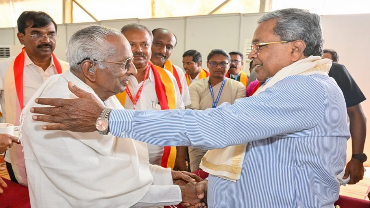 ನಮ್ಮಪಾಲು ನಮ್ಗೆ ಕೊಡಿ, ನಮ್ಮ ಭಾಷೆ ನಮ್ಗೆ ಬಿಡಿ: ಸಮ್ಮೇಳನಾಧ್ಯಕ್ಷ ಗೊರುಚ ಗರ್ಜನೆ 