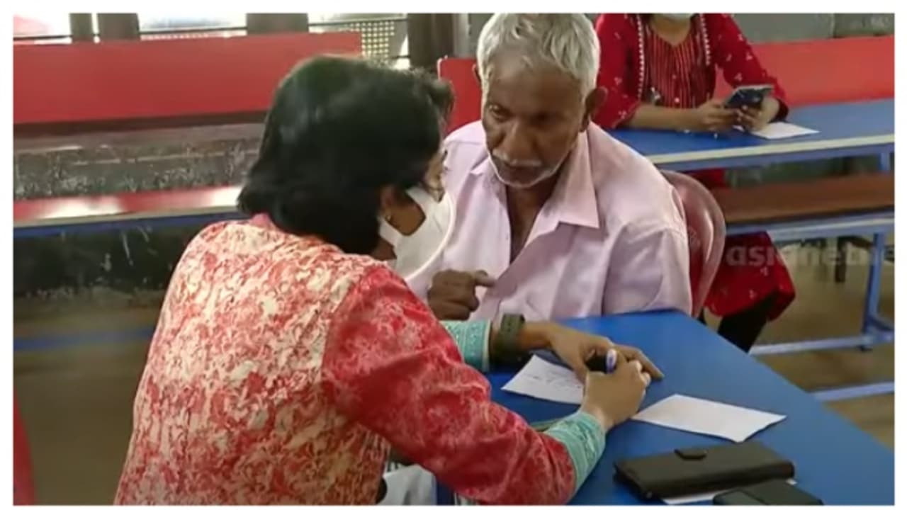 കളമശ്ശേരിയിൽ ആശങ്കയായി 29 പേർക്ക് മഞ്ഞപ്പിത്തം; 3 വാർഡുകളിൽ അതീവ ജാ​ഗ്രത, മെഡിക്കൽ ക്യാംപ് സംഘടിപ്പിച്ചു 