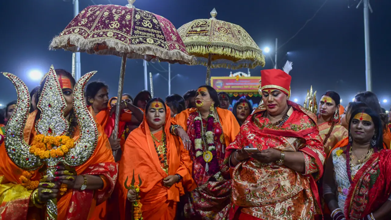 பிரயாக்ராஜில் பக்தர்களுக்கு இலவச உணவு..மகாகும்ப சிறப்பு ஏற்பாடுகள் பிரயாக்ராஜில் பக்தர்களுக்கு இலவச உணவு..மகாகும்ப சிறப்பு ஏற்பாடுகள்