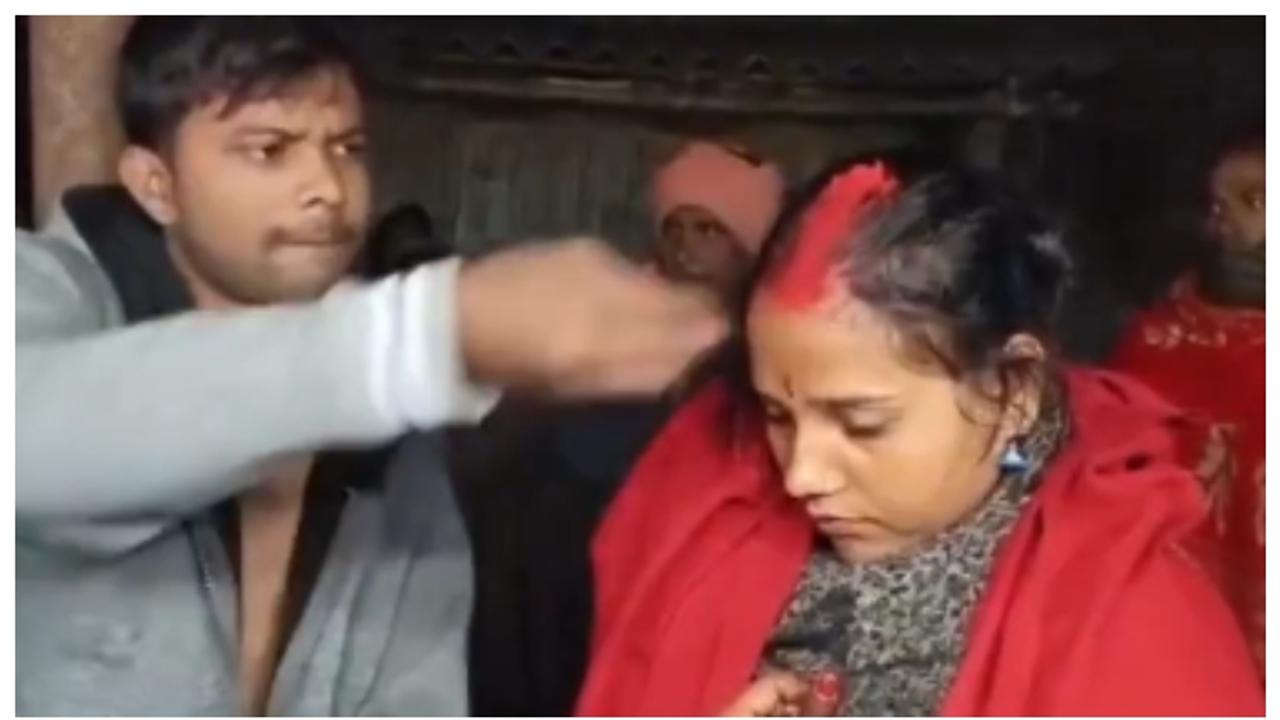 പ്രണയ വിവാഹം 12 വര്ഷം പിന്നിട്ടപ്പോള് ഭാര്യയ്ക്ക് പുതിയ പ്രണയം; രണ്ടാം വിവാഹം നടത്തിക്കൊടുത്ത് ഭര്ത്താവ് പ്രണയ വിവാഹം 12 വര്ഷം പിന്നിട്ടപ്പോള് ഭാര്യയ്ക്ക് പുതിയ പ്രണയം; രണ്ടാം വിവാഹം നടത്തിക്കൊടുത്ത് ഭര്ത്താവ്