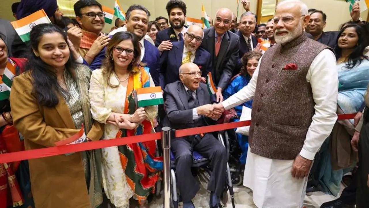 ಮಹಿಳೆಗೆ ಕೊಟ್ಟ ಮಾತು ಉಳಿಸಿಕೊಂಡ ಮೋದಿ; ಹಿರಿ ಹಿರಿ ಹಿಗ್ಗಿದ 101ರ ಅಜ್ಜ ಮಹಿಳೆಗೆ ಕೊಟ್ಟ ಮಾತು ಉಳಿಸಿಕೊಂಡ ಮೋದಿ; ಹಿರಿ ಹಿರಿ ಹಿಗ್ಗಿದ 101ರ ಅಜ್ಜ