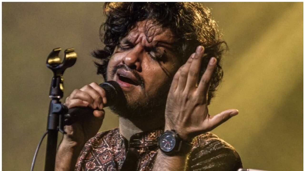 ഒബ്രോൺ മാളിൽ സൂരജ് സന്തോഷിന്റെ സംഗീത പരിപാടിക്കിടെ തിക്കും തിരക്കും, പലർക്കും ദേഹാസ്വാസ്ഥ്യം