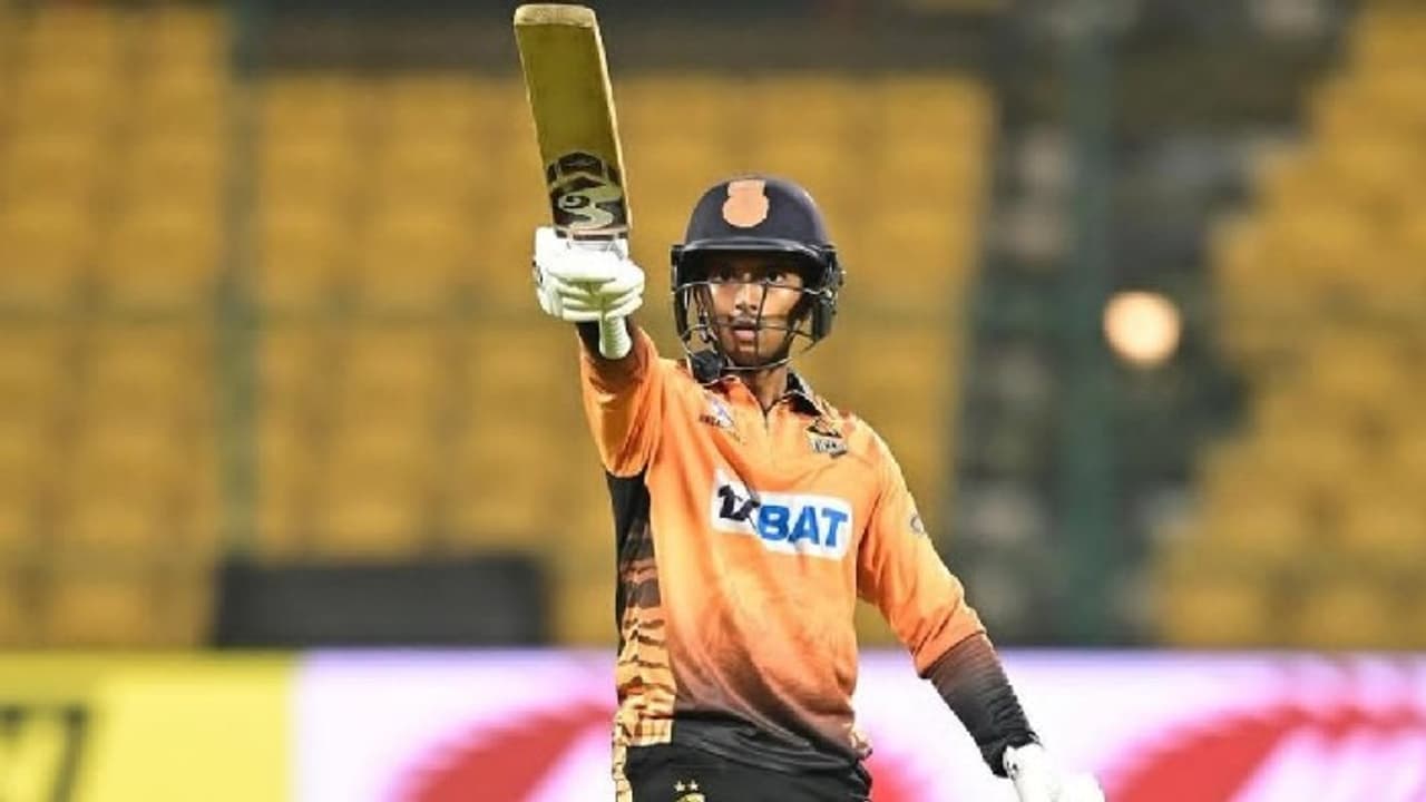 ವಿಜಯ್ ಹಜಾರೆ ಟೂರ್ನಿ: ಮುಂಬೈ ವಿರುದ್ಧ 383 ರನ್ ಬೆನ್ನತ್ತಿ ಗೆದ್ದ ರಾಜ್ಯ! ವಿಜಯ್ ಹಜಾರೆ ಟೂರ್ನಿ: ಮುಂಬೈ ವಿರುದ್ಧ 383 ರನ್ ಬೆನ್ನತ್ತಿ ಗೆದ್ದ ರಾಜ್ಯ!