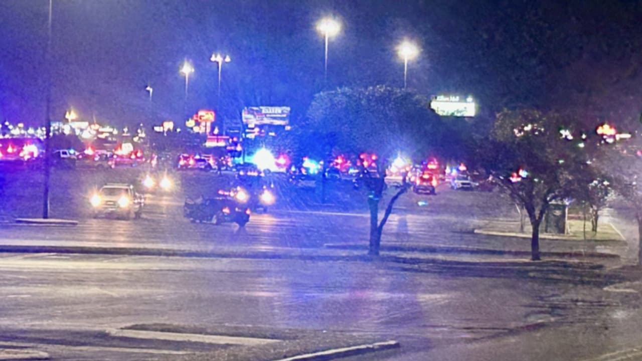 'മദ്യപിച്ച് ലക്കുകെട്ടു', ടെക്സാസിൽ ട്രെക്ക് മാളിലേക്ക് ഇടിച്ച് കയറ്റി യുവാവ്, നിരവധിപ്പേർക്ക് പരിക്ക് 'മദ്യപിച്ച് ലക്കുകെട്ടു', ടെക്സാസിൽ ട്രെക്ക് മാളിലേക്ക് ഇടിച്ച് കയറ്റി യുവാവ്, നിരവധിപ്പേർക്ക് പരിക്ക്