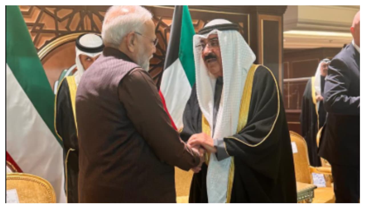 അറേബ്യൻ ഗൾഫ് കപ്പിന് തുടക്കം; മുഖ്യാതിഥിയായി മോദി, കുവൈത്ത് അമീറുമായി കൂടിക്കാഴ്ച നടത്തി അറേബ്യൻ ഗൾഫ് കപ്പിന് തുടക്കം; മുഖ്യാതിഥിയായി മോദി, കുവൈത്ത് അമീറുമായി കൂടിക്കാഴ്ച നടത്തി