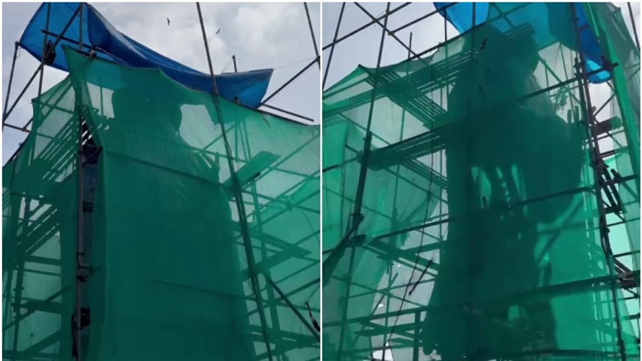 ഒരു പപ്പാഞ്ഞി മതിയെന്ന് പൊലീസ്; ഫോർട്ട്കൊച്ചി വെളി ഗ്രൗണ്ടിലെ പപ്പാഞ്ഞിയെ പൊളിച്ചുമാറ്റാൻ നിർദേശം ഒരു പപ്പാഞ്ഞി മതിയെന്ന് പൊലീസ്; ഫോർട്ട്കൊച്ചി വെളി ഗ്രൗണ്ടിലെ പപ്പാഞ്ഞിയെ പൊളിച്ചുമാറ്റാൻ നിർദേശം