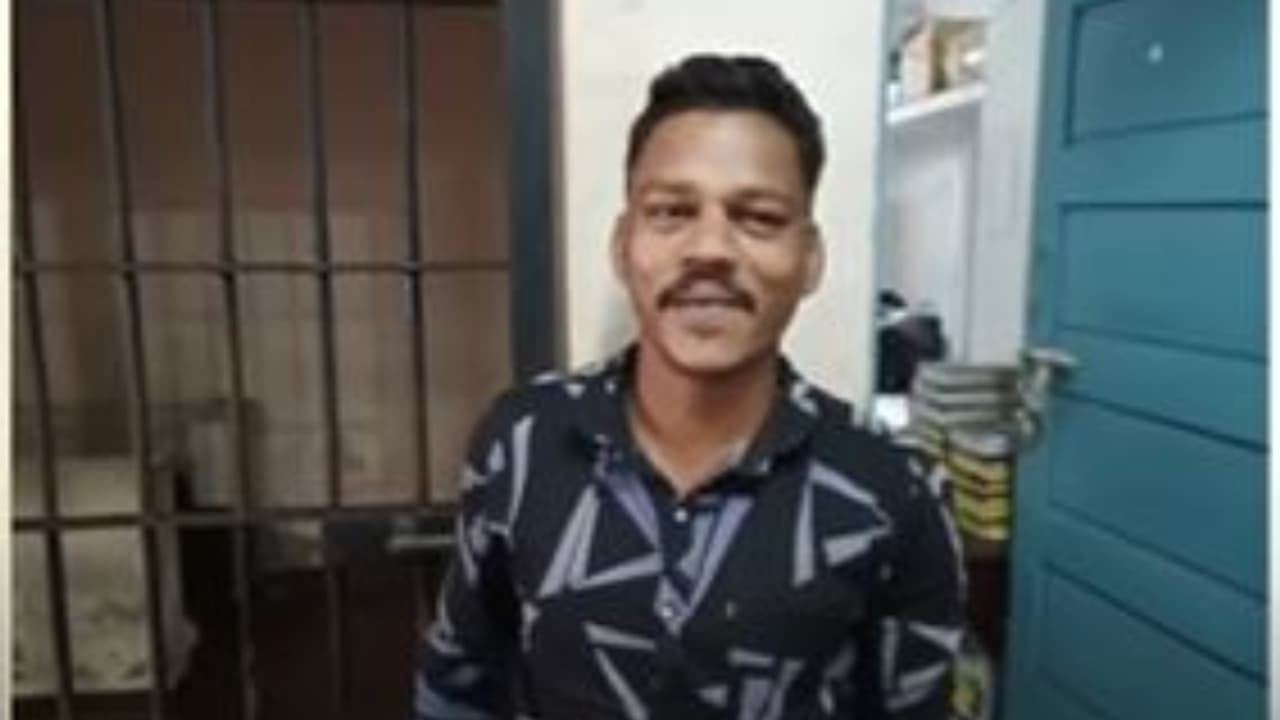 'കൂടെ താമസിക്കണം'; ബേക്കറി ജീവനക്കാരിയായ വീട്ടമ്മയെ കടന്നുപിടിച്ചു, ഭീഷണിയും: യുവാവ് പിടിയിൽ 'കൂടെ താമസിക്കണം'; ബേക്കറി ജീവനക്കാരിയായ വീട്ടമ്മയെ കടന്നുപിടിച്ചു, ഭീഷണിയും: യുവാവ് പിടിയിൽ