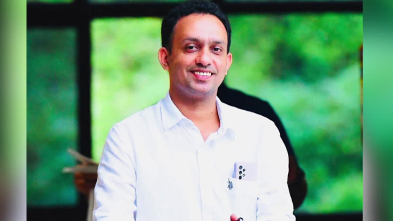 വയനാട്ടിൽ സിപിഎമ്മിൻ്റെ അപ്രതീക്ഷിത നീക്കം; ​ഗ​ഗാറിനെ മാറ്റി, ജില്ലാ സെക്രട്ടറിയായി കെ റഫീഖിനെ തെരഞ്ഞെടുത്തു