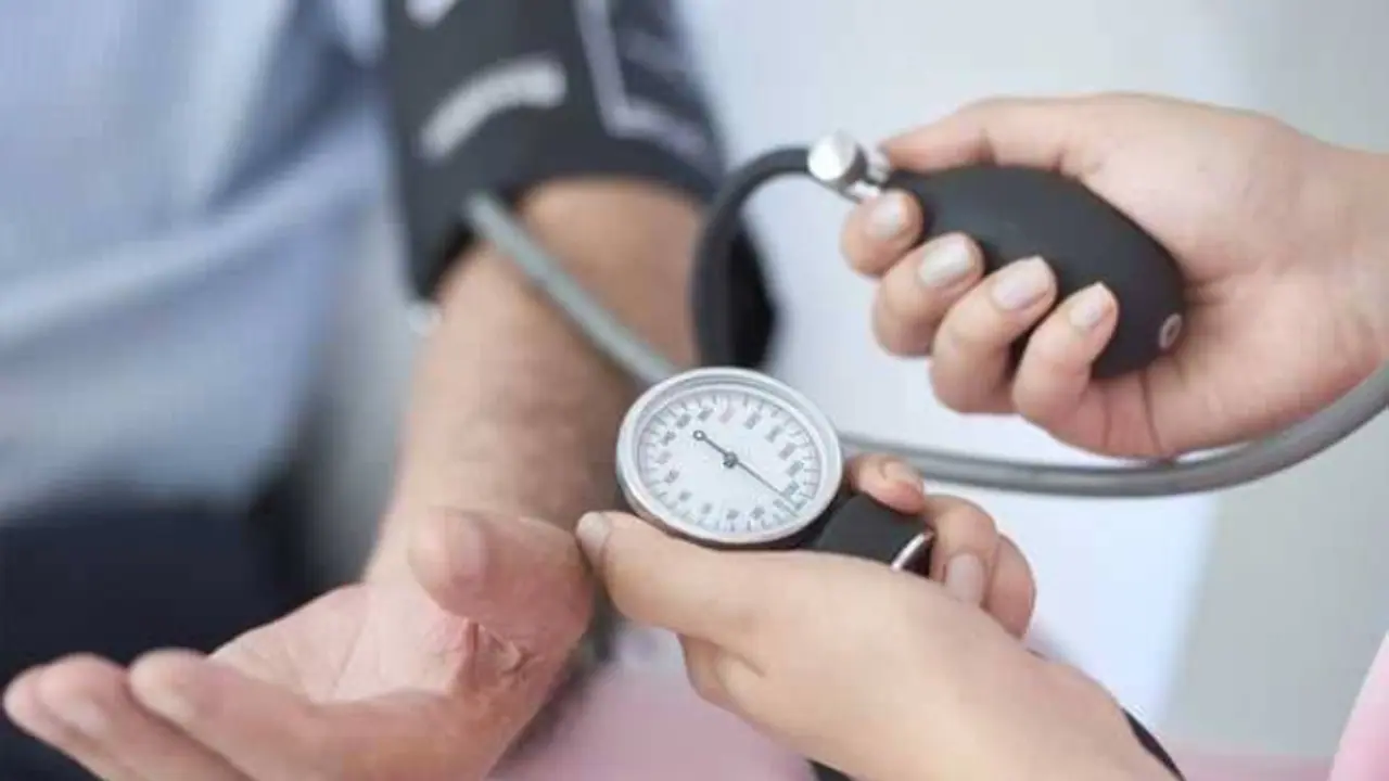 ഉയര്ന്ന രക്തസമ്മര്ദ്ദത്തെ നിയന്ത്രിക്കാന് ചെയ്യേണ്ട പത്ത് കാര്യങ്ങള് ഉയര്ന്ന രക്തസമ്മര്ദ്ദത്തെ നിയന്ത്രിക്കാന് ചെയ്യേണ്ട പത്ത് കാര്യങ്ങള്