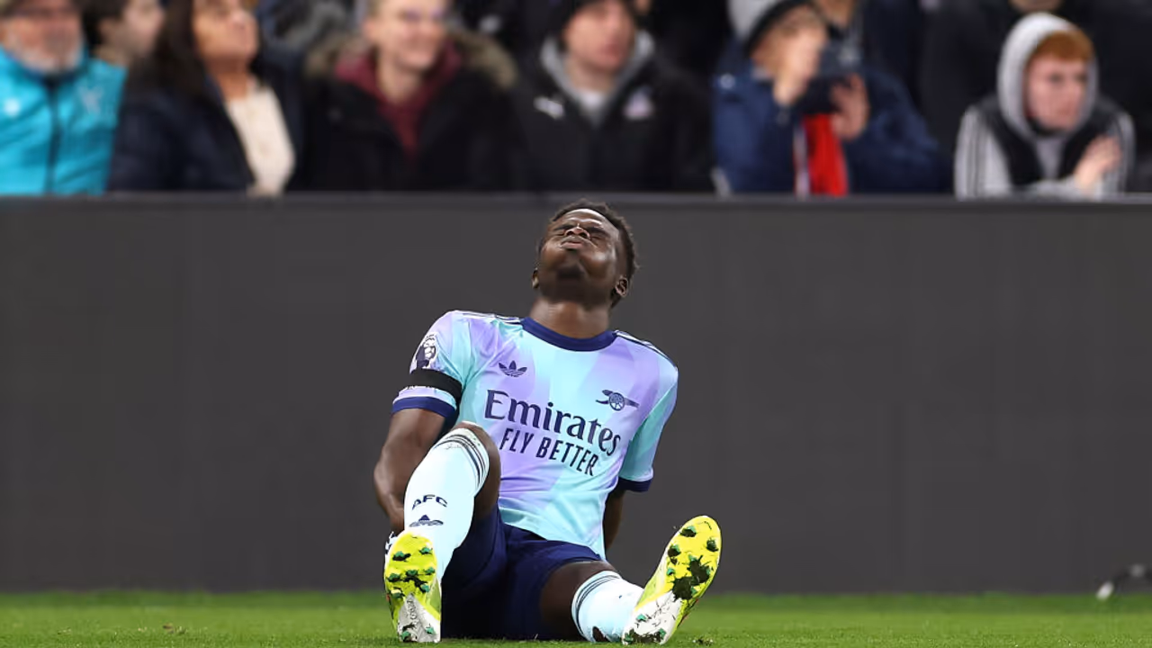 Blow for Arsenal as Bukayo Saka set to miss '4 to 6 weeks' after hamstring injury against Crystal Palace Blow for Arsenal as Bukayo Saka set to miss '4 to 6 weeks' after hamstring injury against Crystal Palace