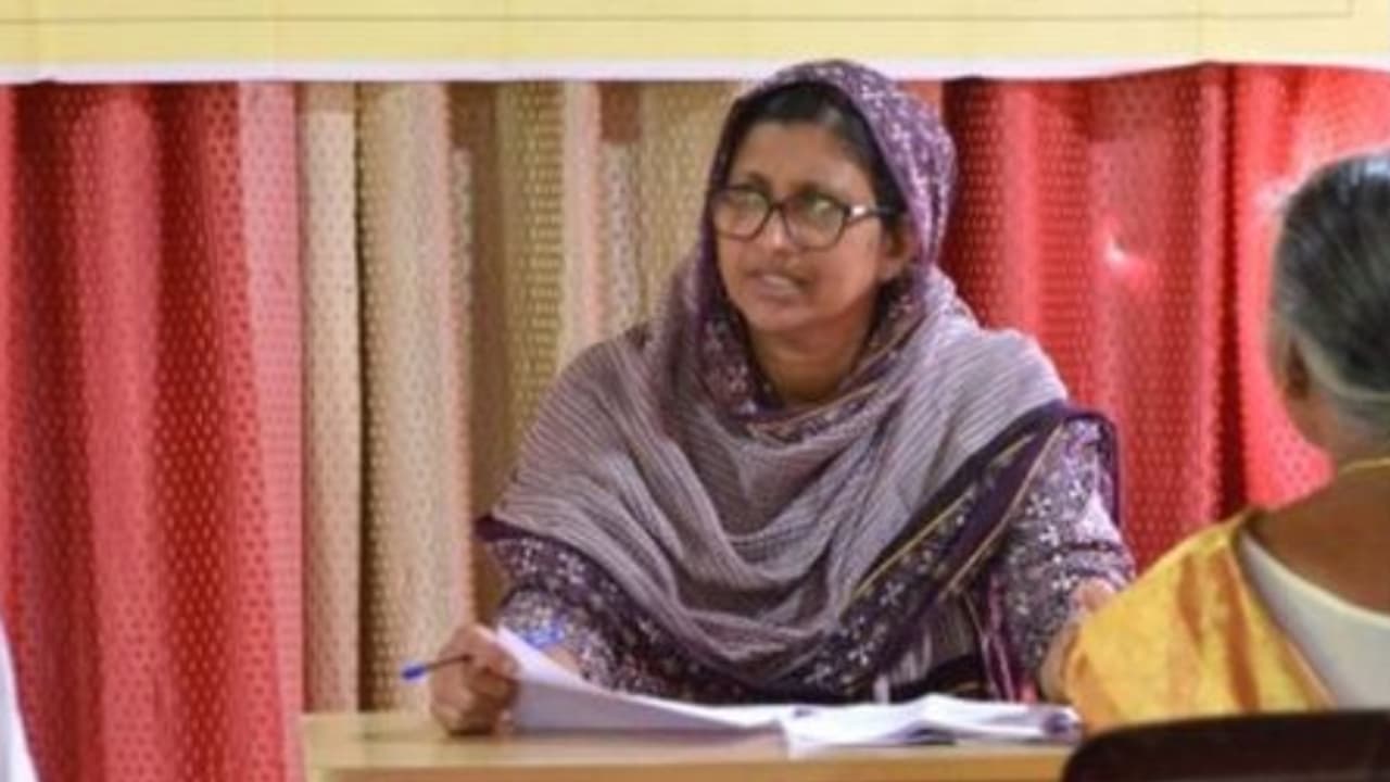 ദുർമന്ത്രവാദവും ആഭിചാരവുമായി സ്ത്രീകളെ ചൂഷണം ചെയ്യുന്നുവെന്ന പരാതികളുണ്ട്; ജാഗ്രത പാലിക്കണമെന്ന് വനിതാ കമ്മിഷൻ ദുർമന്ത്രവാദവും ആഭിചാരവുമായി സ്ത്രീകളെ ചൂഷണം ചെയ്യുന്നുവെന്ന പരാതികളുണ്ട്; ജാഗ്രത പാലിക്കണമെന്ന് വനിതാ കമ്മിഷൻ