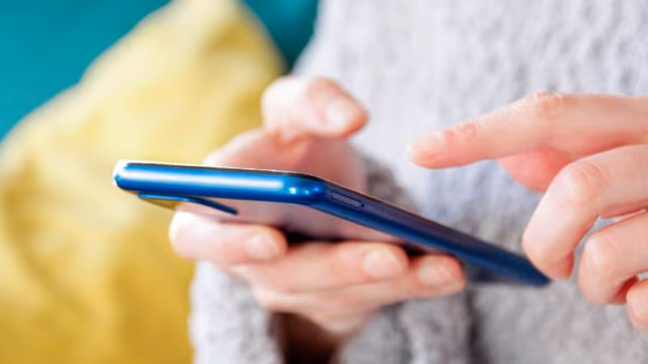 ബാങ്ക് ക്ലർക്കിനെക്കൊണ്ട് പുതിയ അക്കൗണ്ട് തന്നെ എടുപ്പിച്ചു, പിന്നാലെ തട്ടിപ്പ്, നഷ്ടമായത് 20 ലക്ഷം രൂപ ബാങ്ക് ക്ലർക്കിനെക്കൊണ്ട് പുതിയ അക്കൗണ്ട് തന്നെ എടുപ്പിച്ചു, പിന്നാലെ തട്ടിപ്പ്, നഷ്ടമായത് 20 ലക്ഷം രൂപ