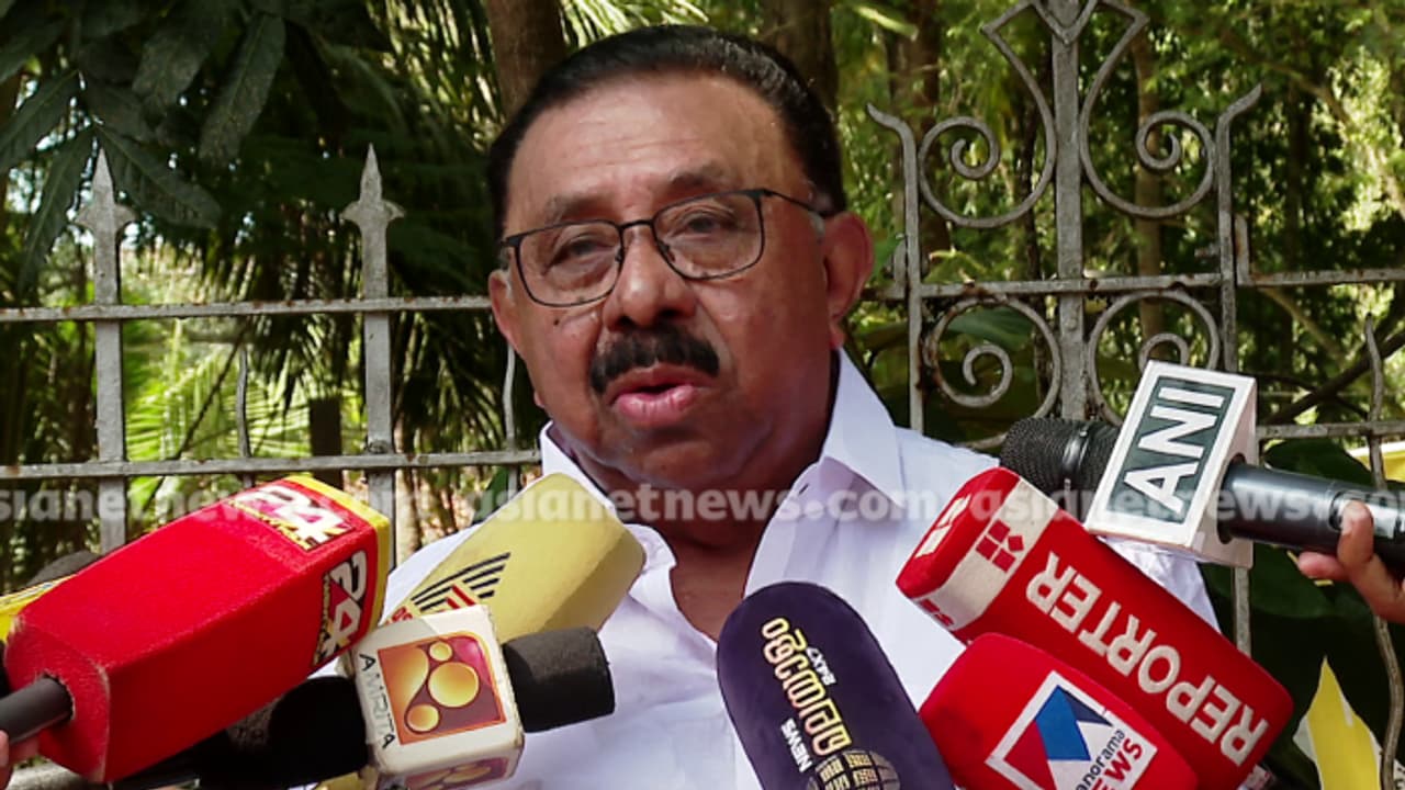 വെള്ളാപ്പള്ളിക്കെതിരെ എംഎം ഹസ്സൻ; 'കോൺഗ്രസിന്റെ മുഖ്യമന്ത്രിയെ തീരുമാനിക്കേണ്ടത് സാമുദായിക നേതാക്കളല്ല' വെള്ളാപ്പള്ളിക്കെതിരെ എംഎം ഹസ്സൻ; 'കോൺഗ്രസിന്റെ മുഖ്യമന്ത്രിയെ തീരുമാനിക്കേണ്ടത് സാമുദായിക നേതാക്കളല്ല'