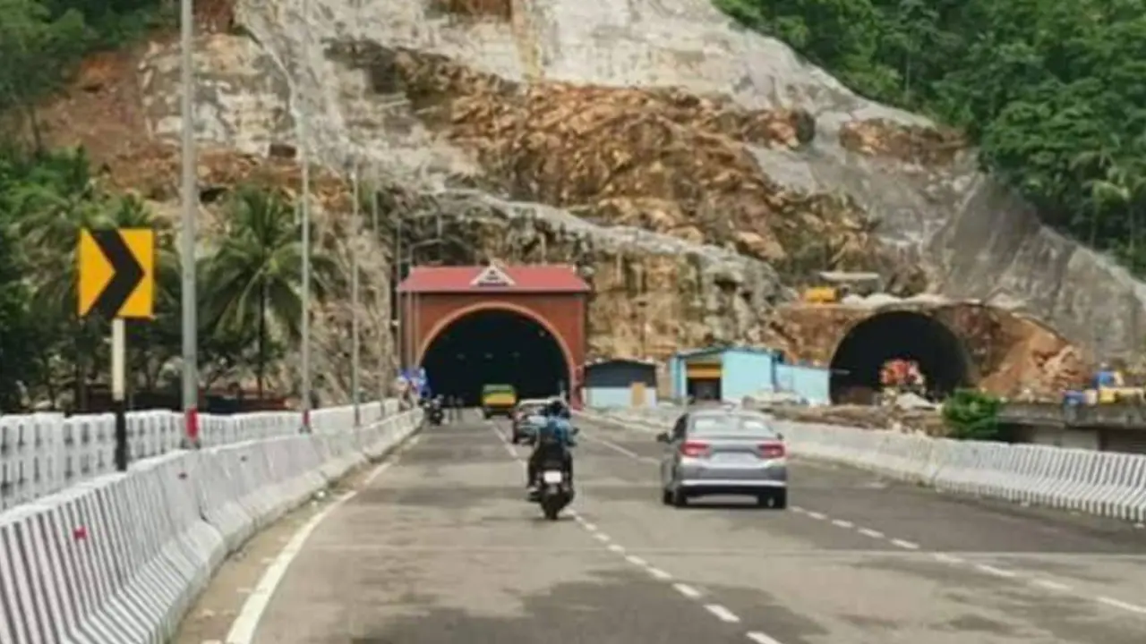 ഇതുവരെ മരിച്ചത് 12 പേര്; മണ്ണുത്തി വടക്കഞ്ചേരി ആറുവരി പാതയില് അപകടങ്ങള് തുടര്ക്കഥ, അനങ്ങാതെ അധികൃതര് ഇതുവരെ മരിച്ചത് 12 പേര്; മണ്ണുത്തി വടക്കഞ്ചേരി ആറുവരി പാതയില് അപകടങ്ങള് തുടര്ക്കഥ, അനങ്ങാതെ അധികൃതര്