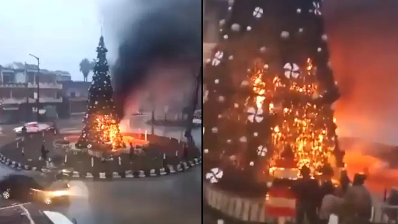 Christmas tree burning sparks protests in Syria, calls for protection of religious minorities (WATCH) Christmas tree burning sparks protests in Syria, calls for protection of religious minorities (WATCH)