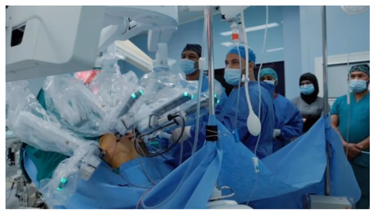 7,000 കിലോമീറ്റര് അകലെ ഡോക്ടർ, ക്യാൻസർ രോഗിക്ക് റിമോട്ട് റോബോട്ടിക് സർജറി; മിഡില് ഈസ്റ്റില് ആദ്യം 7,000 കിലോമീറ്റര് അകലെ ഡോക്ടർ, ക്യാൻസർ രോഗിക്ക് റിമോട്ട് റോബോട്ടിക് സർജറി; മിഡില് ഈസ്റ്റില് ആദ്യം