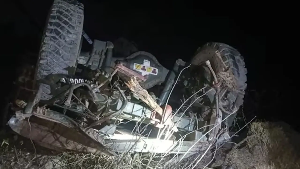 350 ಅಡಿ ಆಳದ ಕಮರಿಗೆ ಬಿದ್ದ ಸೇನಾ ವಾಹನ, 5 ಸೈನಿಕರು ಹುತಾತ್ಮ!