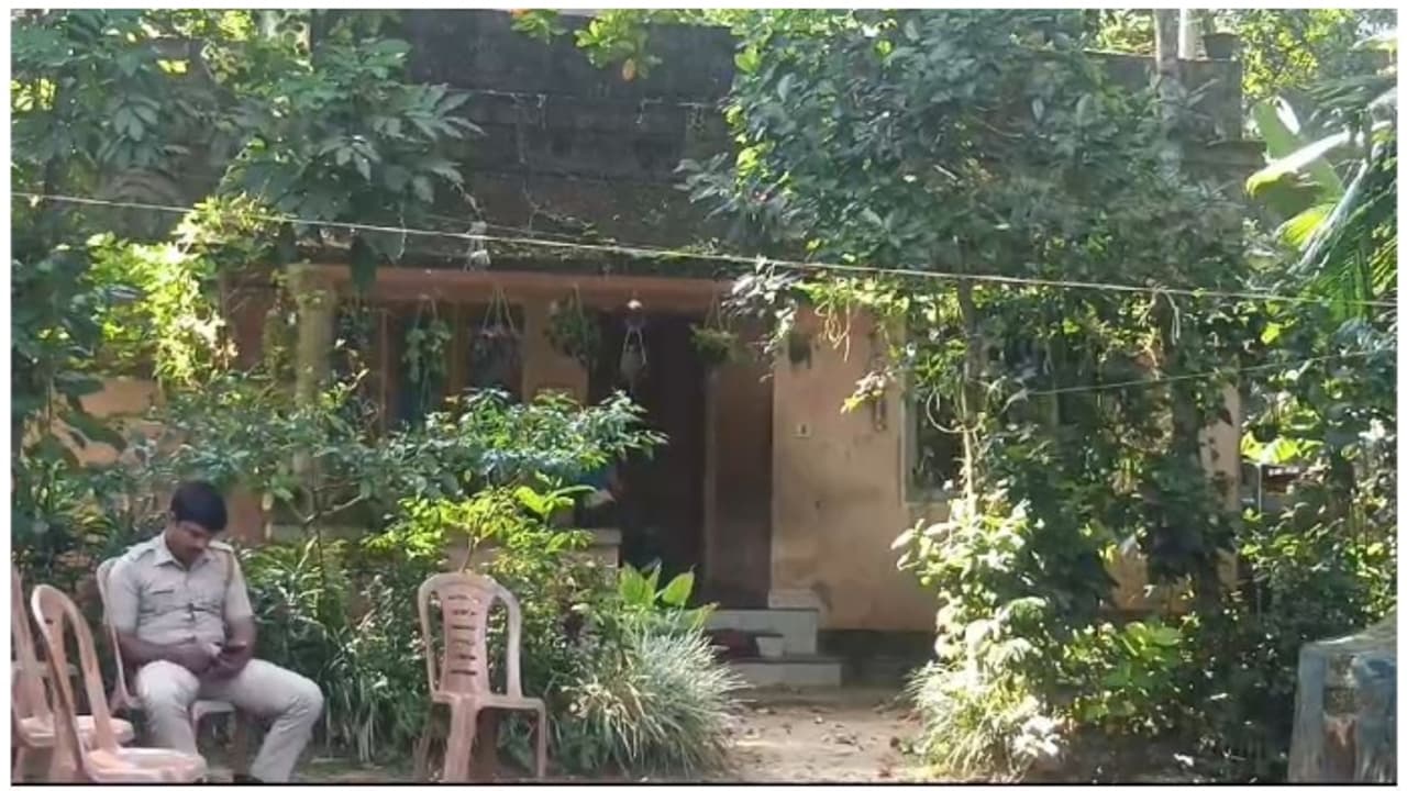 മുറിയിൽ ഉറങ്ങിക്കിടന്ന യുവാവിനെ ചുറ്റിയ കൊണ്ട് അടിച്ചു കൊല്ലാൻ ശ്രമം, പിന്നാലെ വീട്ടിലെത്തി പ്രതി ജീവനൊടുക്കി 