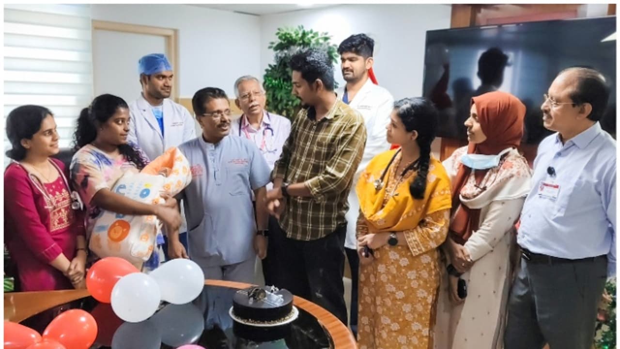 ലോകത്ത് ആദ്യം, കേരളത്തിന് അഭിമാനം; 935 ഗ്രാം മാത്രം ഭാരമുള്ള കുഞ്ഞിന് അത്യപൂർവ ഹൃദയ ശസ്ത്രക്രിയ വിജയകരം ലോകത്ത് ആദ്യം, കേരളത്തിന് അഭിമാനം; 935 ഗ്രാം മാത്രം ഭാരമുള്ള കുഞ്ഞിന് അത്യപൂർവ ഹൃദയ ശസ്ത്രക്രിയ വിജയകരം