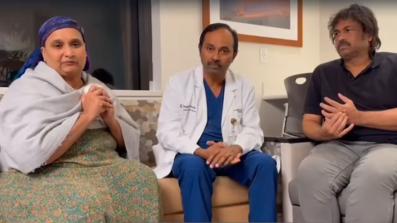 ಶಿವಣ್ಣಗೆ ಯಶಸ್ವಿ ಸರ್ಜರಿ ಬೆನ್ನಲ್ಲೇ ಫ್ಯಾನ್ಸ್ ಜೊತೆ ಮಾತನಾಡಲಿರುವ ದಿನಾಂಕ ಕೊಟ್ಟ ಪತ್ನಿ ಗೀತಾ! ಶಿವಣ್ಣಗೆ ಯಶಸ್ವಿ ಸರ್ಜರಿ ಬೆನ್ನಲ್ಲೇ ಫ್ಯಾನ್ಸ್ ಜೊತೆ ಮಾತನಾಡಲಿರುವ ದಿನಾಂಕ ಕೊಟ್ಟ ಪತ್ನಿ ಗೀತಾ!