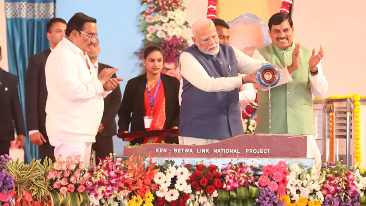 ಕೇಂದ್ರ ಸರ್ಕಾರದ ಮಹತ್ವಾಂಕ್ಷಿ ಯೋಜನೆಯಾದ ಕೆನ್ ಬೆಟ್ವಾ ನದಿ ಜೋಡಣೆಗೆ ಪ್ರಧಾನಿ ಮೋದಿ ಶಂಕು ಕೇಂದ್ರ ಸರ್ಕಾರದ ಮಹತ್ವಾಂಕ್ಷಿ ಯೋಜನೆಯಾದ ಕೆನ್ ಬೆಟ್ವಾ ನದಿ ಜೋಡಣೆಗೆ ಪ್ರಧಾನಿ ಮೋದಿ ಶಂಕು
