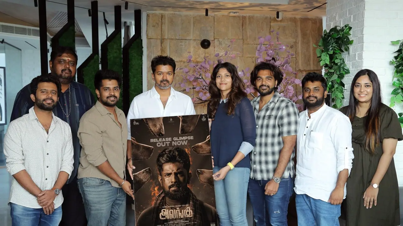 அன்புமணி மகள் தயாரித்த அலங்கு பட டிரைலரை பார்த்து மெர்சலான விஜய்! அன்புமணி மகள் தயாரித்த அலங்கு பட டிரைலரை பார்த்து மெர்சலான விஜய்!