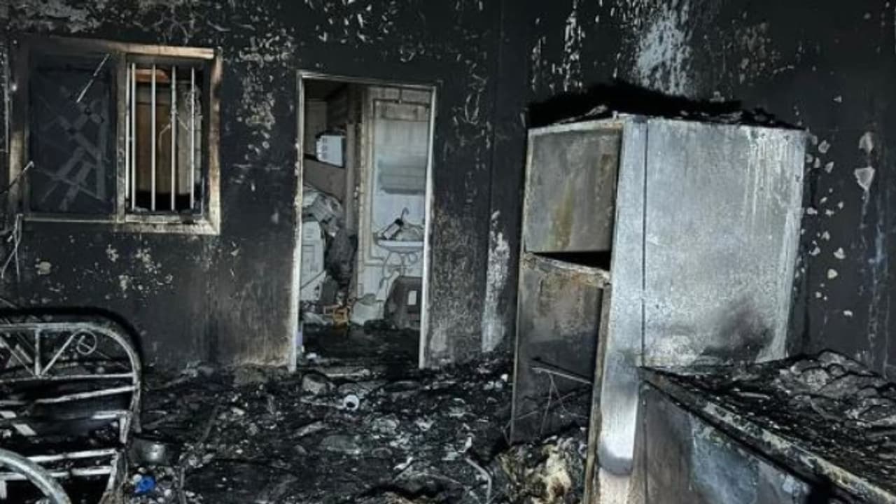 കുവൈത്തിലെ ഖൈത്താനിൽ വീട്ടിൽ തീപിടിത്തം; ഒരാള്ക്ക് പരിക്ക് കുവൈത്തിലെ ഖൈത്താനിൽ വീട്ടിൽ തീപിടിത്തം; ഒരാള്ക്ക് പരിക്ക്