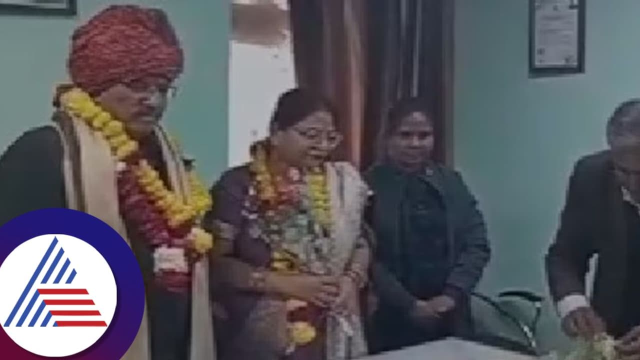 ಪತ್ನಿ ಆರೈಕೆಗಾಗಿ VRS ತೆಗೆದುಕೊಂಡ ಉದ್ಯೋಗಿ, ಫೇರ್ವೆಲ್ ಪಾರ್ಟಿಯಲ್ಲೇ ಹೋಯ್ತು ಜೀವನ ಸಂಗಾತಿ ಪ್ರಾಣ! ಪತ್ನಿ ಆರೈಕೆಗಾಗಿ VRS ತೆಗೆದುಕೊಂಡ ಉದ್ಯೋಗಿ, ಫೇರ್ವೆಲ್ ಪಾರ್ಟಿಯಲ್ಲೇ ಹೋಯ್ತು ಜೀವನ ಸಂಗಾತಿ ಪ್ರಾಣ!