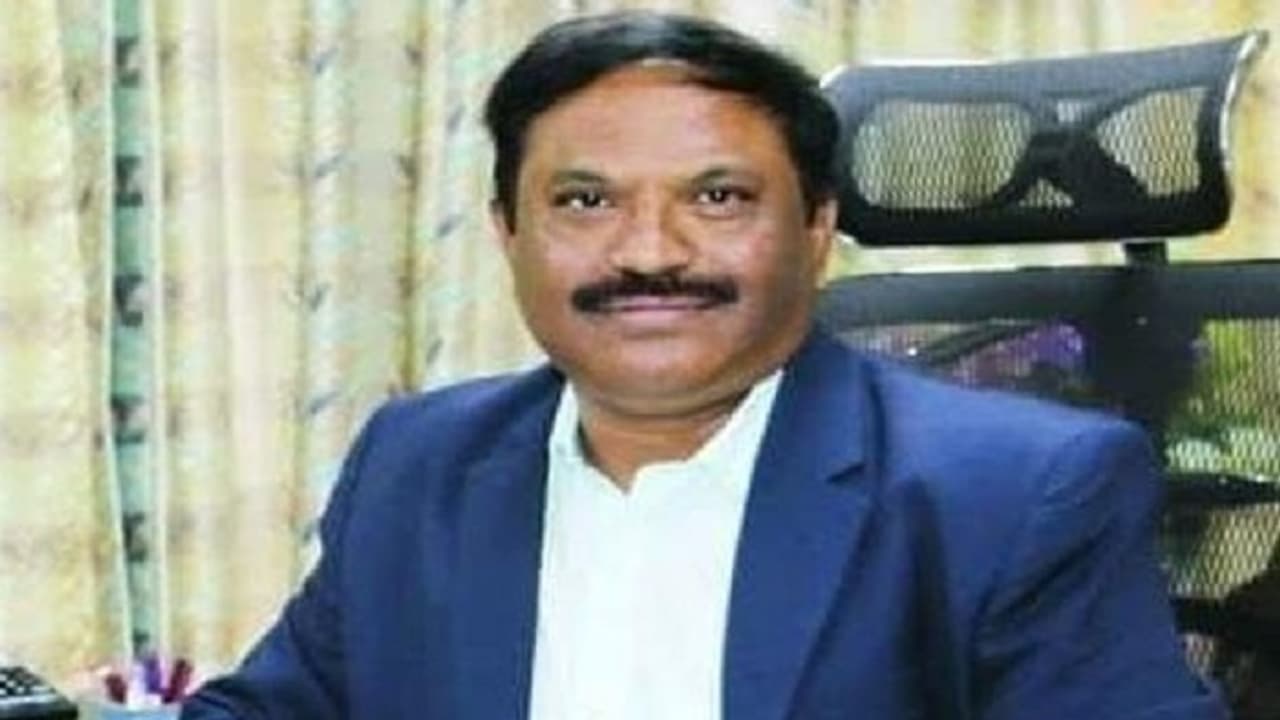 ಕೊನೆಗೂ ಪ್ರಭಾವಿಗಳ ಒತ್ತಡಕ್ಕೆ ಮಣಿದ ಸರ್ಕಾರ?: ಕೋಲಾರ ಡಿಸಿ ಅಕ್ರಂ ಪಾಷಾ ವರ್ಗಾವಣೆ ಕೊನೆಗೂ ಪ್ರಭಾವಿಗಳ ಒತ್ತಡಕ್ಕೆ ಮಣಿದ ಸರ್ಕಾರ?: ಕೋಲಾರ ಡಿಸಿ ಅಕ್ರಂ ಪಾಷಾ ವರ್ಗಾವಣೆ