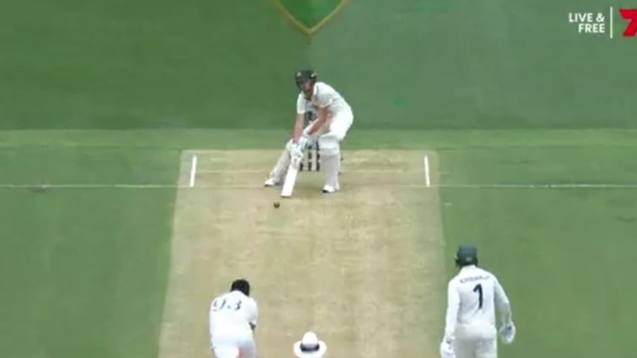 19കാരനെതിരെ ഉള്ളുലഞ്ഞ് ബുമ്ര! ചരിത്രം, 4,483 പന്തുകള്ക്കിടെ ആദ്യ സിക്സ് വഴങ്ങി; ഒരോവറില് അടിച്ചത് 18 റണ്സ് 19കാരനെതിരെ ഉള്ളുലഞ്ഞ് ബുമ്ര! ചരിത്രം, 4,483 പന്തുകള്ക്കിടെ ആദ്യ സിക്സ് വഴങ്ങി; ഒരോവറില് അടിച്ചത് 18 റണ്സ്