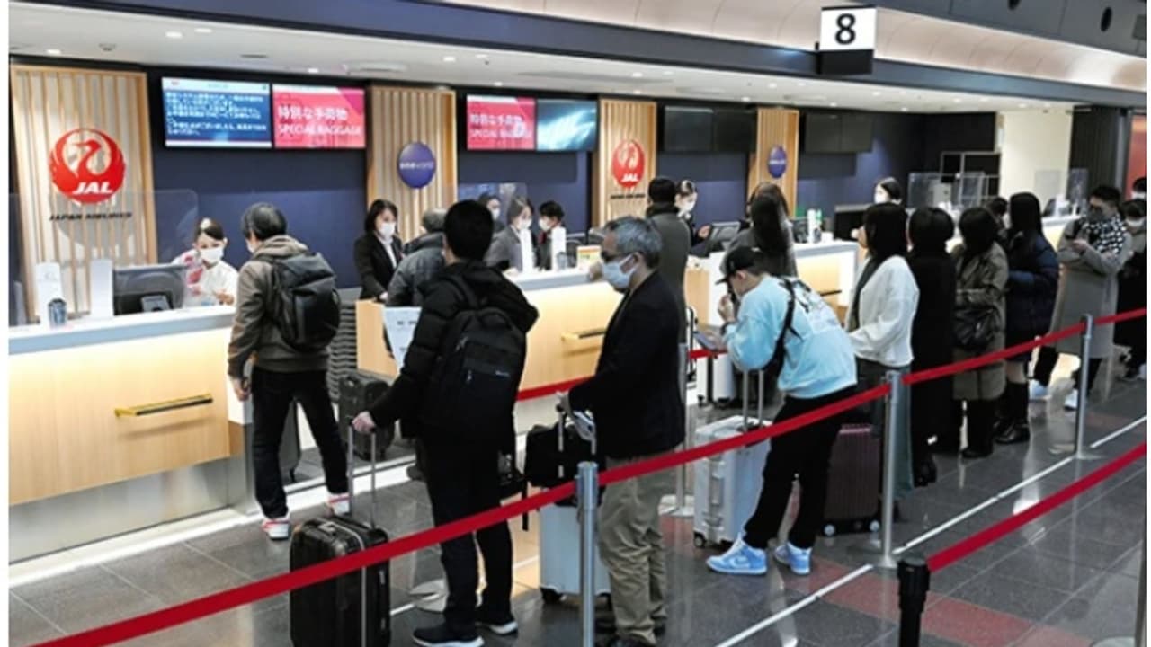 ആഭ്യന്തര, അന്താരാഷ്ട്ര സർവീസുകൾ വൈകി, ചെക്ക് ഇൻ താറുമാറായി; സൈബർ ആക്രമണത്തിൽ നട്ടംതിരിഞ്ഞ് ജപ്പാൻ എയർലൈൻസ് ആഭ്യന്തര, അന്താരാഷ്ട്ര സർവീസുകൾ വൈകി, ചെക്ക് ഇൻ താറുമാറായി; സൈബർ ആക്രമണത്തിൽ നട്ടംതിരിഞ്ഞ് ജപ്പാൻ എയർലൈൻസ്