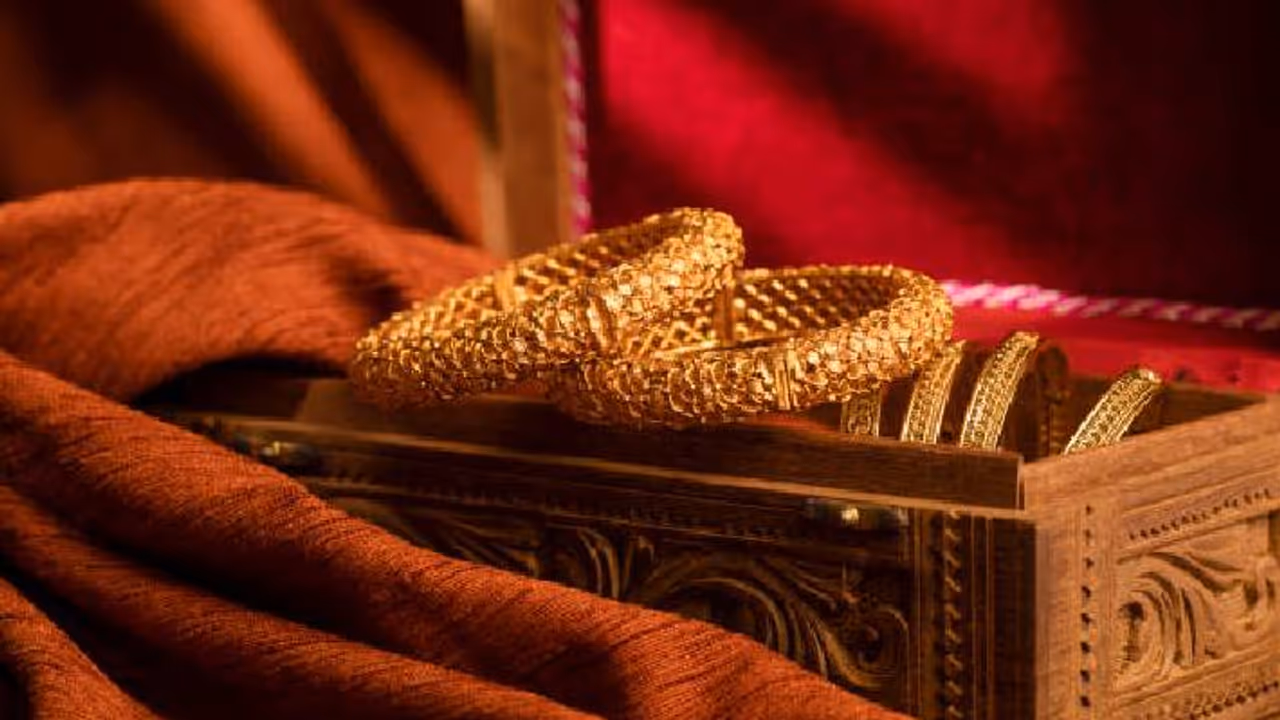 Gold Rate Today: സ്വർണാഭരണ പ്രേമികൾക്ക് ആശ്വാസം, വിലയിടിവ് തുടരുന്നു 