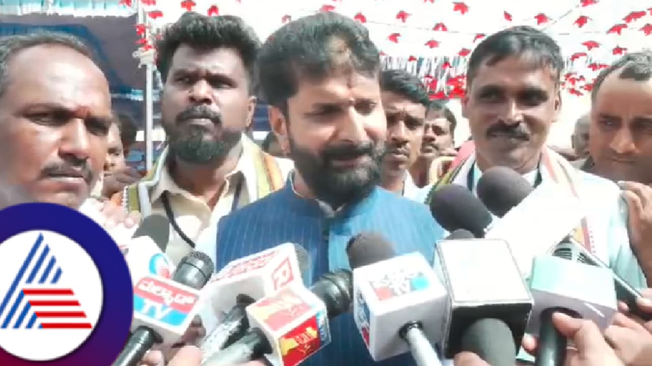 ಕಾಣದ ಕೈ ಸೂಚನೆಯಂತೆ ನಡೆಯುವ ಪೊಲೀಸರು; ಸಿಐಡಿ ತನಿಖೆ ನಿಷ್ಪಕ್ಷಪಾತವಾಗಿರಲು ಸಾಧ್ಯವೇ?: ಸಿಟಿ ರವಿ ಪ್ರಶ್ನೆ ಕಾಣದ ಕೈ ಸೂಚನೆಯಂತೆ ನಡೆಯುವ ಪೊಲೀಸರು; ಸಿಐಡಿ ತನಿಖೆ ನಿಷ್ಪಕ್ಷಪಾತವಾಗಿರಲು ಸಾಧ್ಯವೇ?: ಸಿಟಿ ರವಿ ಪ್ರಶ್ನೆ