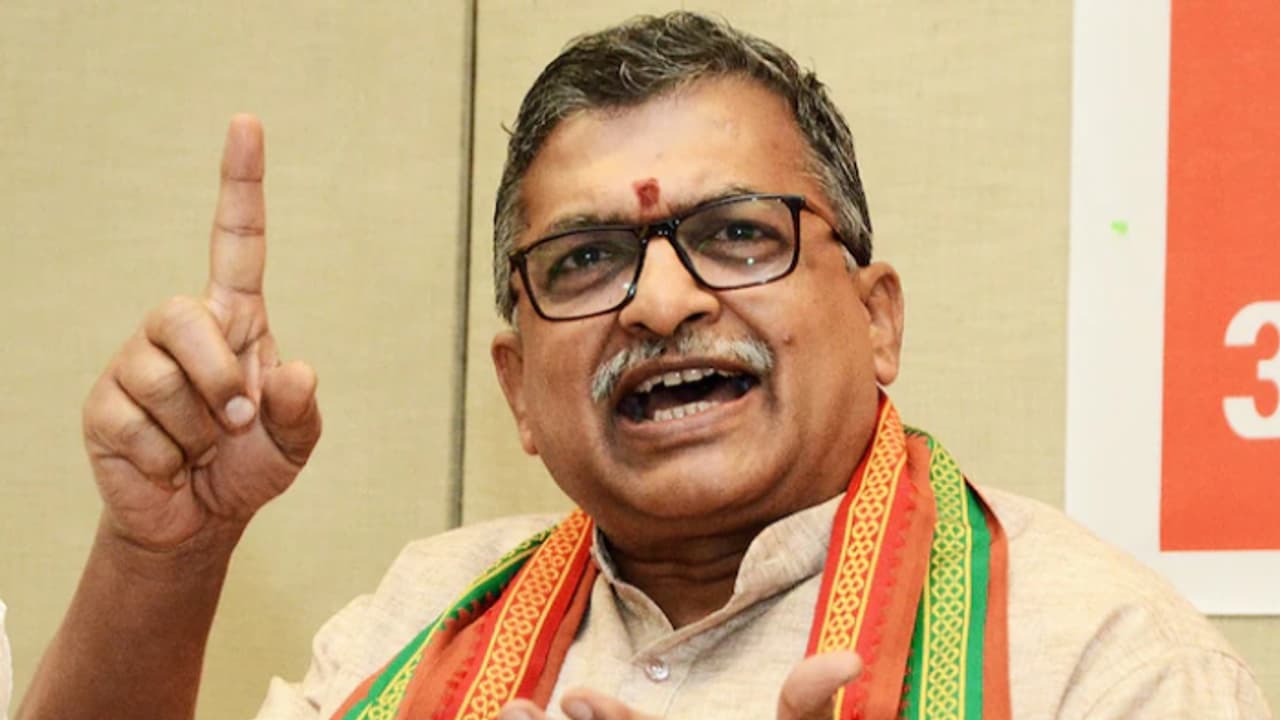 ക്ഷേത്രങ്ങളിലെ സർക്കാർ നിയന്ത്രണത്തിനെതിരെ വിഎച്ച്‌പി രാജ്യവ്യാപക പ്രചാരണം നടത്തും; പാലക്കാട് സംഭവത്തിൽ മൗനം