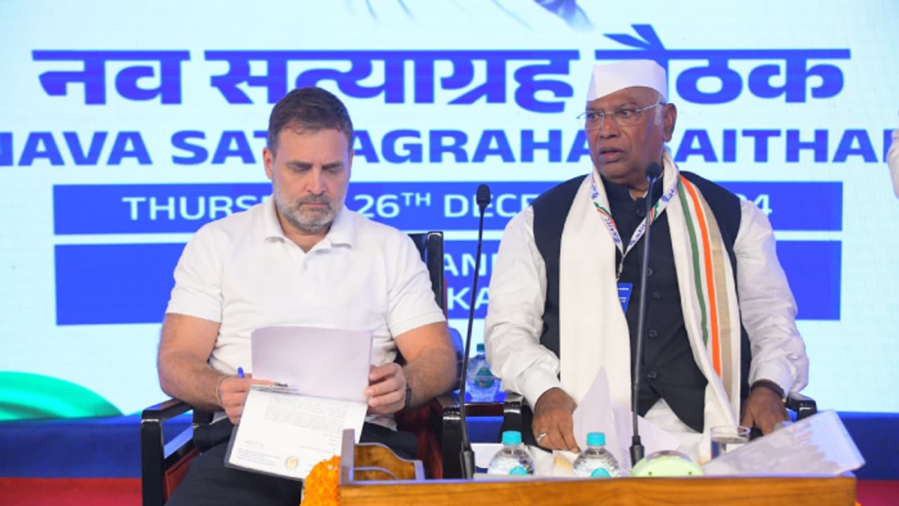 കേരളം പിടിക്കാൻ 'കർണാടക മോഡൽ' നീക്കവുമായി കോൺഗ്രസ്; ദേശീയ നേതൃത്വത്തിലും അഴിച്ചുപണി പരിഗണനയിൽ