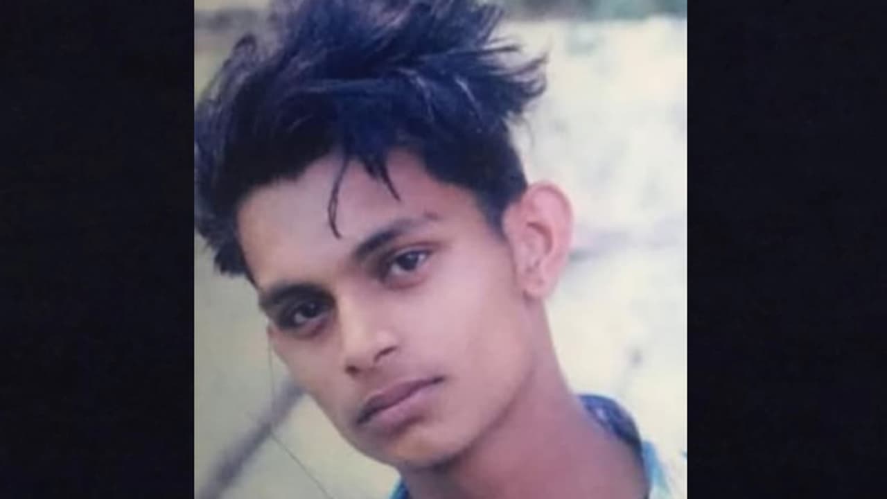 കുത്തുങ്കലിലെത്തിയത് സുഹൃത്തുക്കൾക്കൊപ്പം, വെള്ളച്ചാട്ടത്തിന് മുകളിലെ പാറക്കെട്ടിൽ കയറി; കാൽ വഴുതി വീണ് മരണം കുത്തുങ്കലിലെത്തിയത് സുഹൃത്തുക്കൾക്കൊപ്പം, വെള്ളച്ചാട്ടത്തിന് മുകളിലെ പാറക്കെട്ടിൽ കയറി; കാൽ വഴുതി വീണ് മരണം