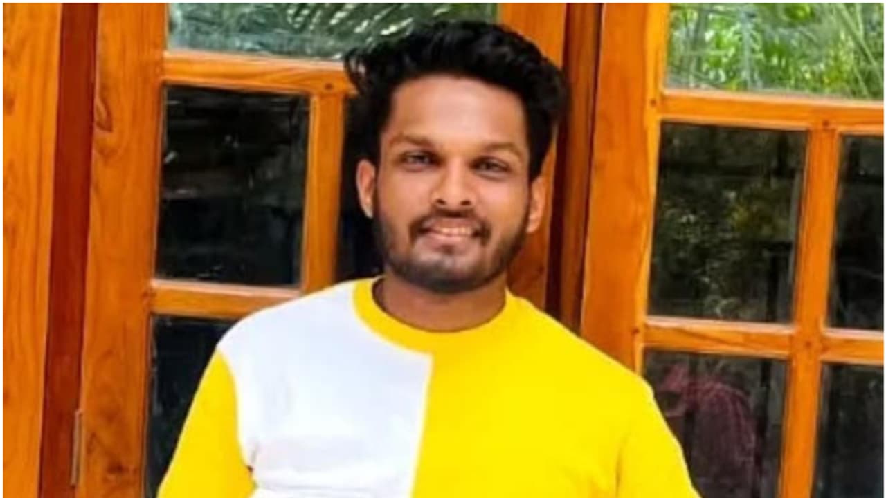 ക്രിസ്മസ് ആഘോഷിക്കാൻ ചെങ്ങന്നൂരിൽ സുഹൃത്തിൻ്റെ വീട്ടിലെത്തി, അപകടത്തിൽ കണ്ണൂർ സ്വദേശിയായ യുവാവിന് ദാരുണാന്ത്യം ക്രിസ്മസ് ആഘോഷിക്കാൻ ചെങ്ങന്നൂരിൽ സുഹൃത്തിൻ്റെ വീട്ടിലെത്തി, അപകടത്തിൽ കണ്ണൂർ സ്വദേശിയായ യുവാവിന് ദാരുണാന്ത്യം