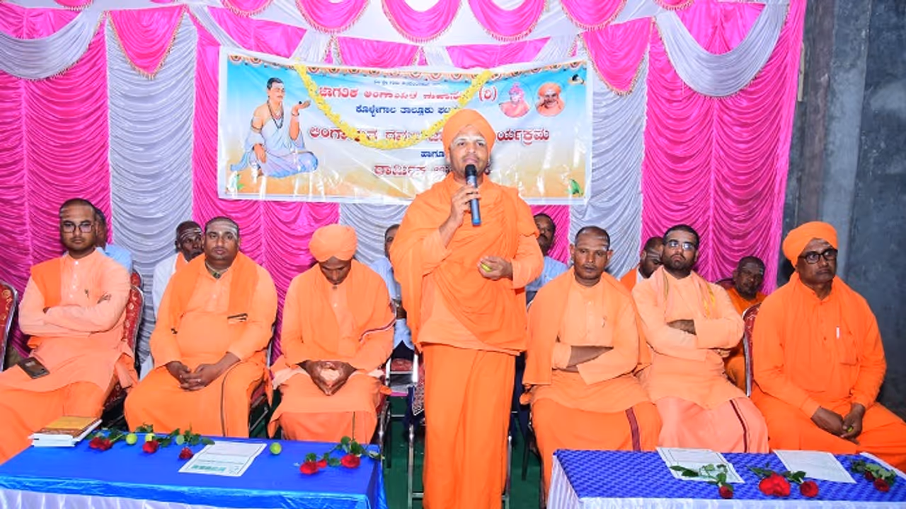 ಲಿಂಗಾಯತರು ಹಿಂದೂಗಳು ಅಲ್ಲ, ವೀರಶೈವರು ಅಲ್ಲ: ಹಿಮ್ಮಡಿ ಮುರುಘರಾಜೇಂದ್ರ ಶ್ರೀ 