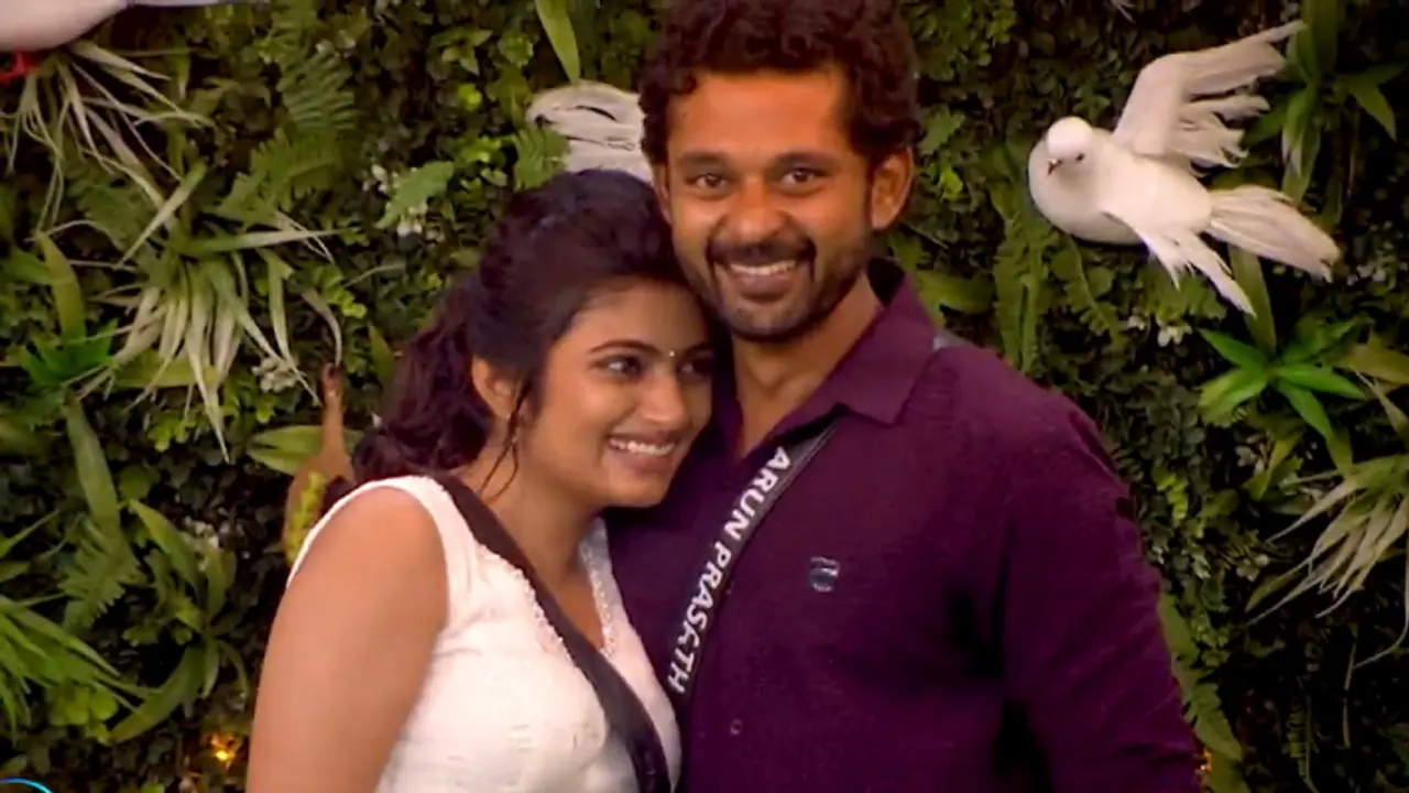 யார் என்ன சொன்னாலும் நீ தான்டா என் ஹீரோ; அருணிடம் ஃபீலிங்ஸை கொட்டிய அர்ச்சனா! யார் என்ன சொன்னாலும் நீ தான்டா என் ஹீரோ; அருணிடம் ஃபீலிங்ஸை கொட்டிய அர்ச்சனா!