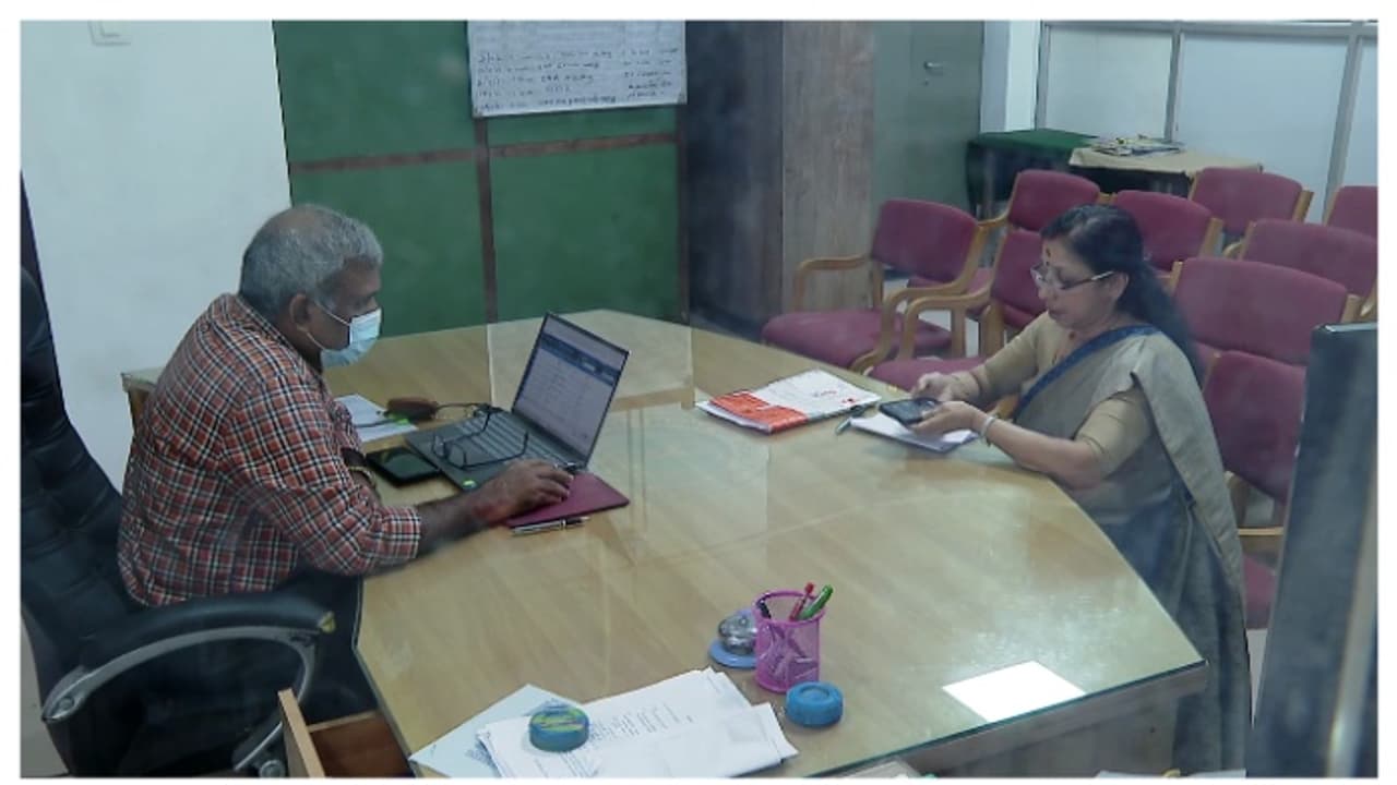 കോഴിക്കോട് ഡിഎംഒ കസേര തര്ക്കത്തില് അവസാനം തീരുമാനം; ഡോ. ആശാദേവിയെ ഡിഎംഒ ആക്കി ഉത്തരവിറക്കി കോഴിക്കോട് ഡിഎംഒ കസേര തര്ക്കത്തില് അവസാനം തീരുമാനം; ഡോ. ആശാദേവിയെ ഡിഎംഒ ആക്കി ഉത്തരവിറക്കി