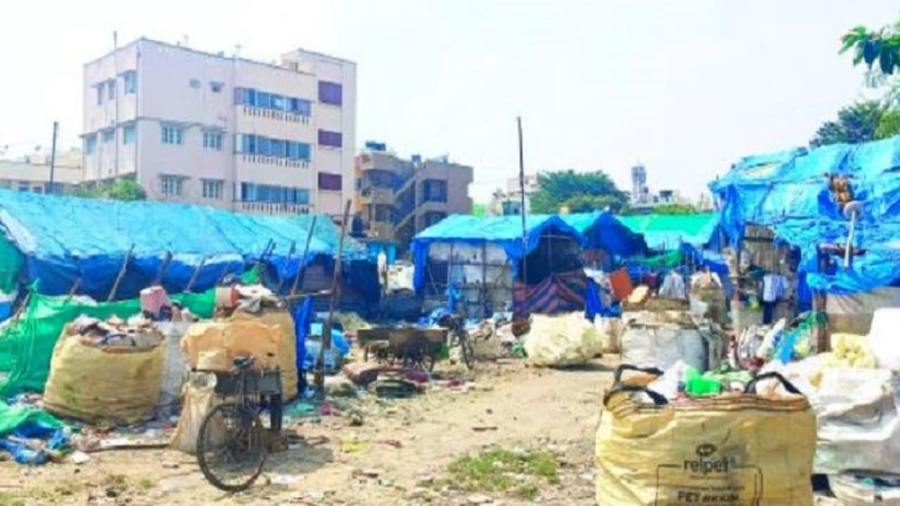 ಬಾಂಗ್ಲಾ ವಲಸಿಗರಿಂದ ಬೆಂಗ್ಳೂರಿನ ಕೆರೆಗಳು ಹಾಳು: ಅಧಿಕಾರಿಗಳ ಮೌನದ ಹಿಂದೆ ಅನುಮಾನ! ಬಾಂಗ್ಲಾ ವಲಸಿಗರಿಂದ ಬೆಂಗ್ಳೂರಿನ ಕೆರೆಗಳು ಹಾಳು: ಅಧಿಕಾರಿಗಳ ಮೌನದ ಹಿಂದೆ ಅನುಮಾನ!