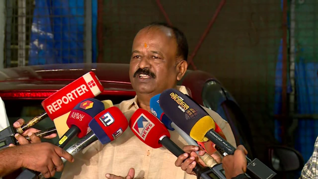 വേല വെടിക്കെട്ടിന് അനുമതി നിഷേധിച്ചത് തൃശ്ശൂർ പൂരം ഒതുക്കാനുള്ള ടെസ്റ്റ് ഡോസ്: തിരുവമ്പാടി ദേവസ്വം സെക്രട്ടറി