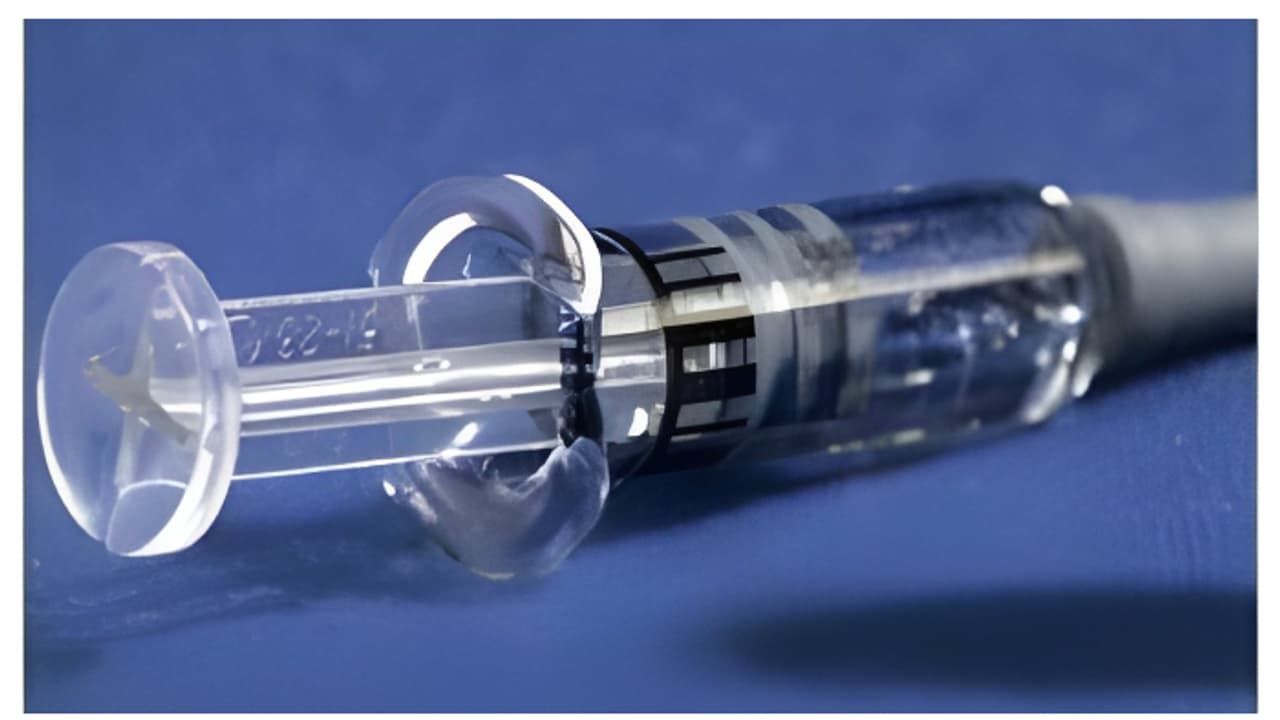 ഇൻജക്ഷൻ പേടിയുള്ളവരാണോ നിങ്ങൾ, എങ്കിൽ ഇതാ ഒരു സന്തോഷ വാർത്ത; സൂചിയോ വേദനയോ ഇല്ലാത്ത സിറിഞ്ച് ഒരുങ്ങുന്നു!