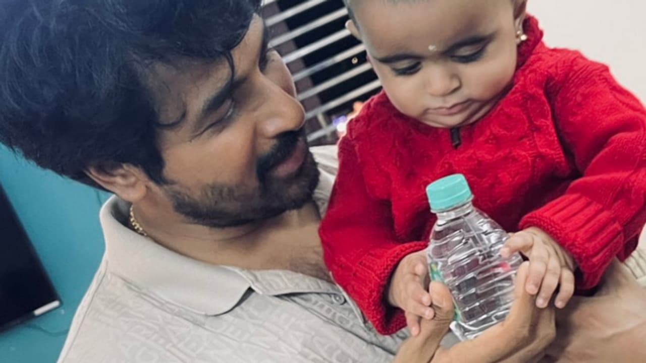 കുട്ടിക്കൊപ്പം ക്യൂട്ടായി ശിവകാര്ത്തികേയൻ, താരത്തിന്റെ ഫോട്ടോയും ഹിറ്റ് കുട്ടിക്കൊപ്പം ക്യൂട്ടായി ശിവകാര്ത്തികേയൻ, താരത്തിന്റെ ഫോട്ടോയും ഹിറ്റ്